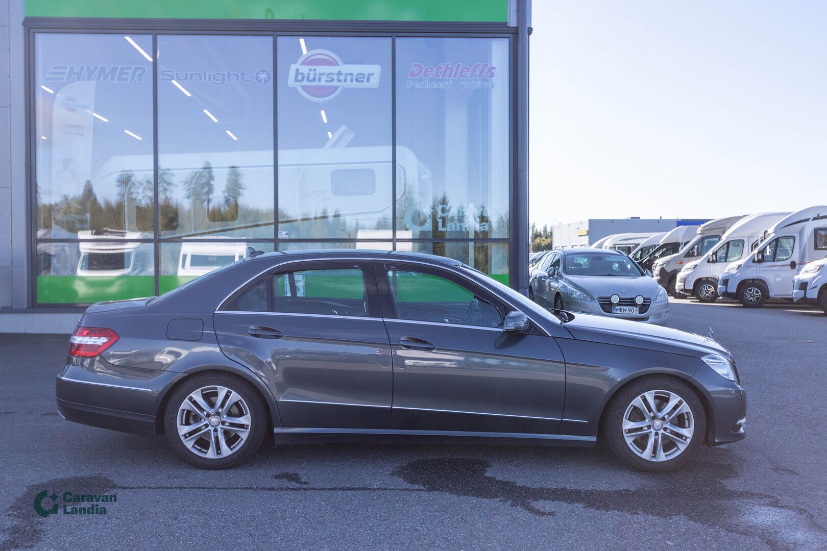 Mercedes-Benz E 300 CDI 204hv Bluetec Hybrid ** NAVIGAATTORI, PUOLINAHKASISUSTA, LOHKOLÄMMITIN **, kuva 3