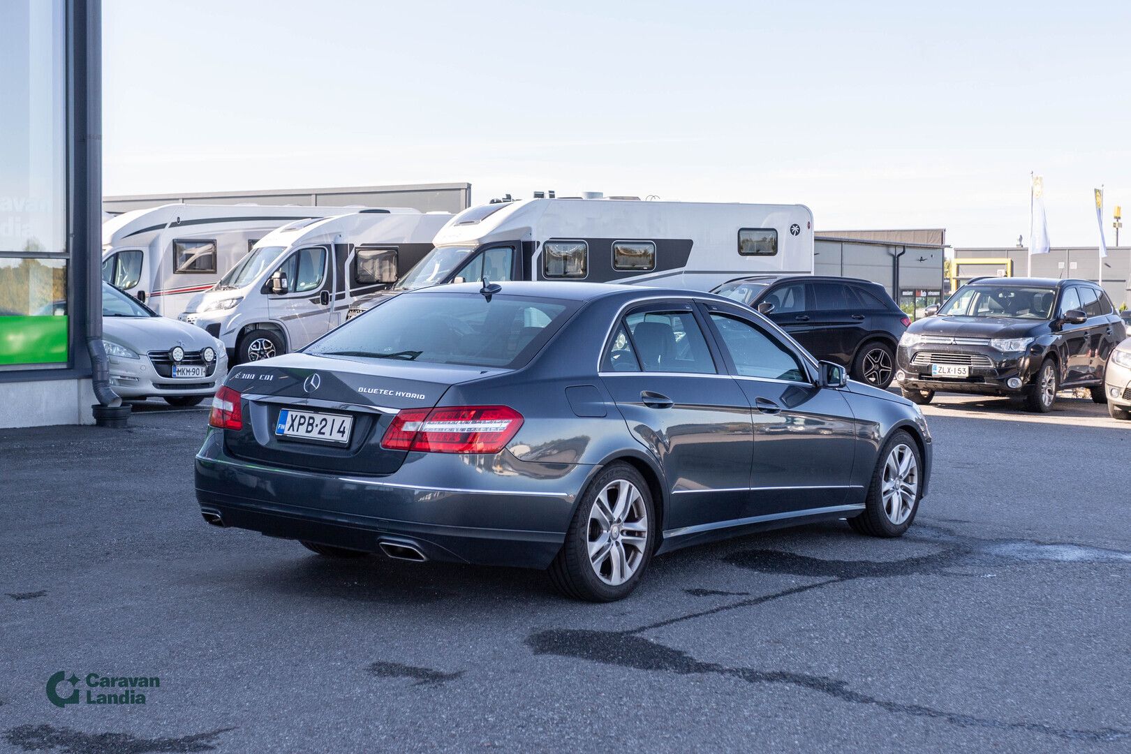Mercedes-Benz E 300 CDI 204hv Bluetec Hybrid ** NAVIGAATTORI, PUOLINAHKASISUSTA, LOHKOLÄMMITIN **, kuva 4