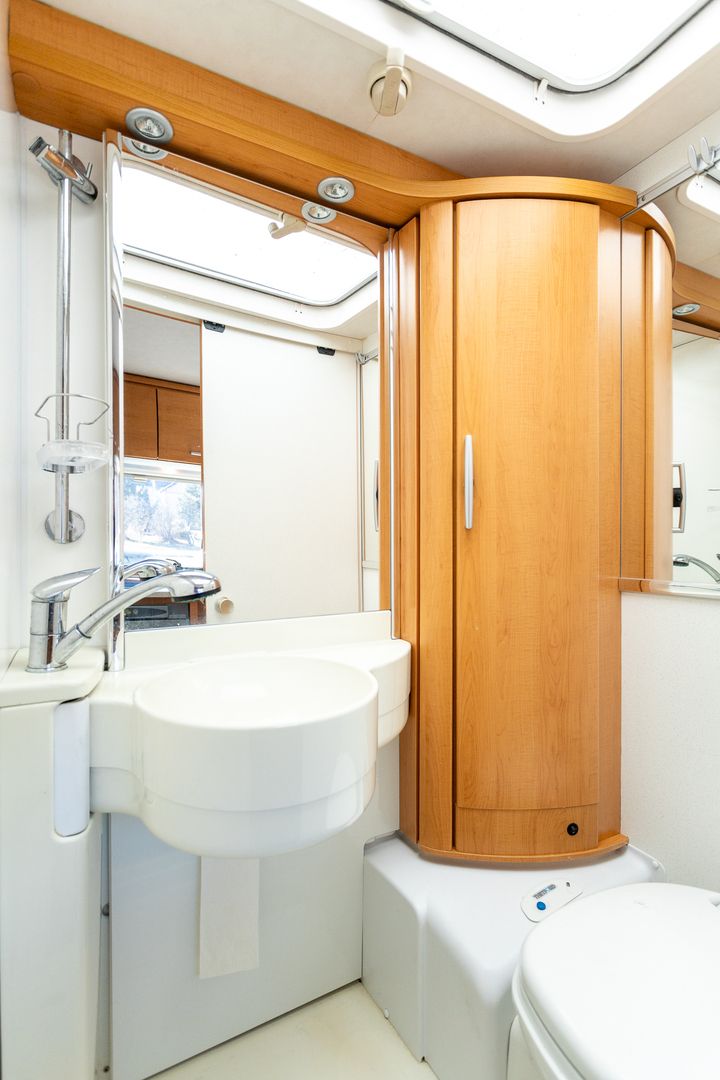 Hymer Van 572 2.2 TDCi 130hv ** TRUMA (KAASU/SÄHKÖ), ERILLISVUOTEET, REK 5 HLÖLLE **, kuva 15