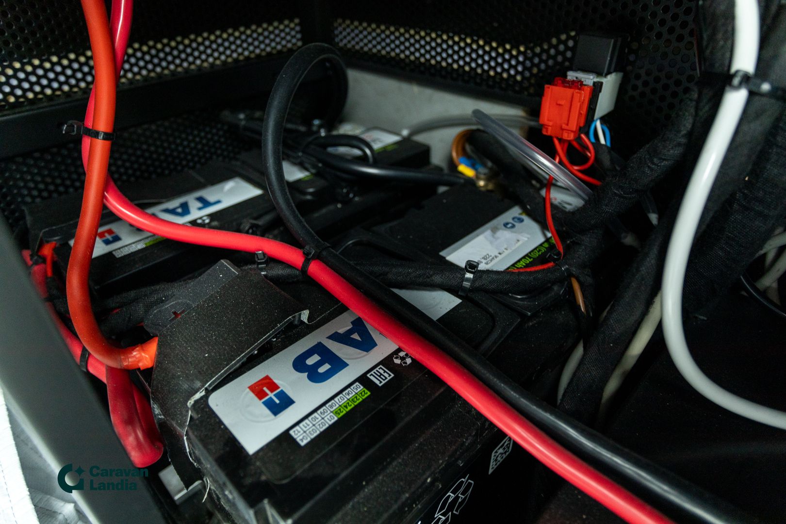 Dethleffs Esprit I 7050-2 DBM 2.2 Mjet 160hv ** 9-AUTOMAATTI, ALDE TALVIPAKETTI, SAAREKEVUODE, HUIPPUVARUSTEET **, kuva 41