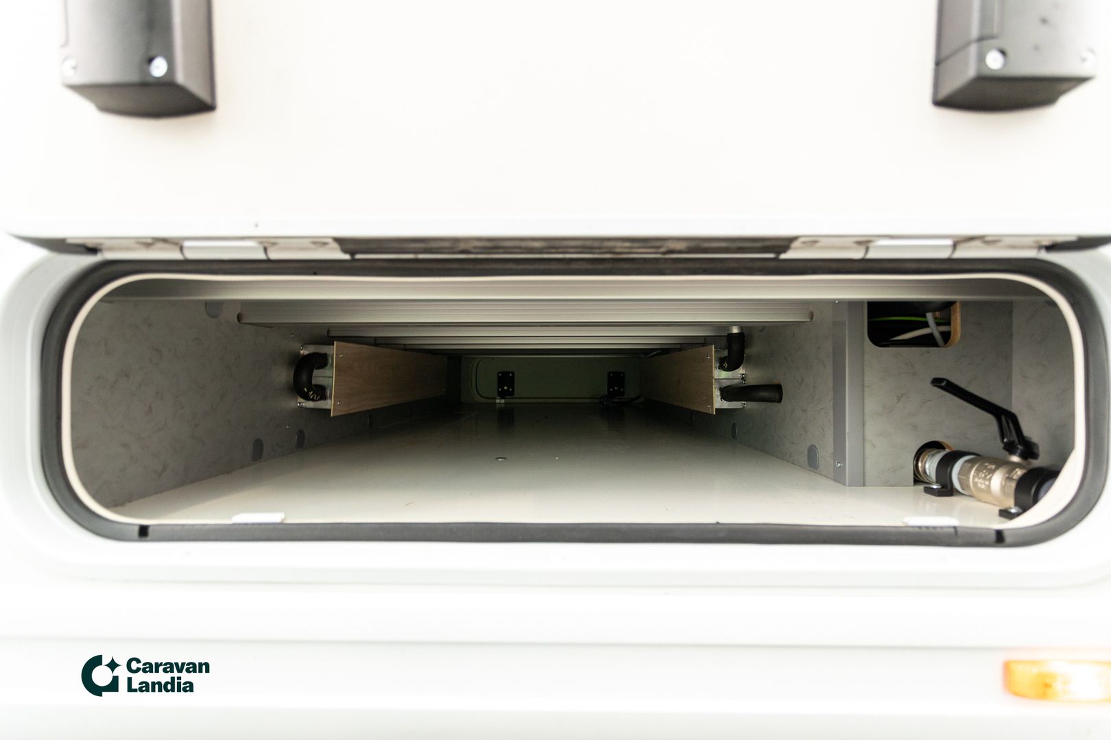 Dethleffs Esprit I 7050-2 DBM 2.2 Mjet 160hv ** 9-AUTOMAATTI, ALDE TALVIPAKETTI, SAAREKEVUODE, HUIPPUVARUSTEET **, kuva 42