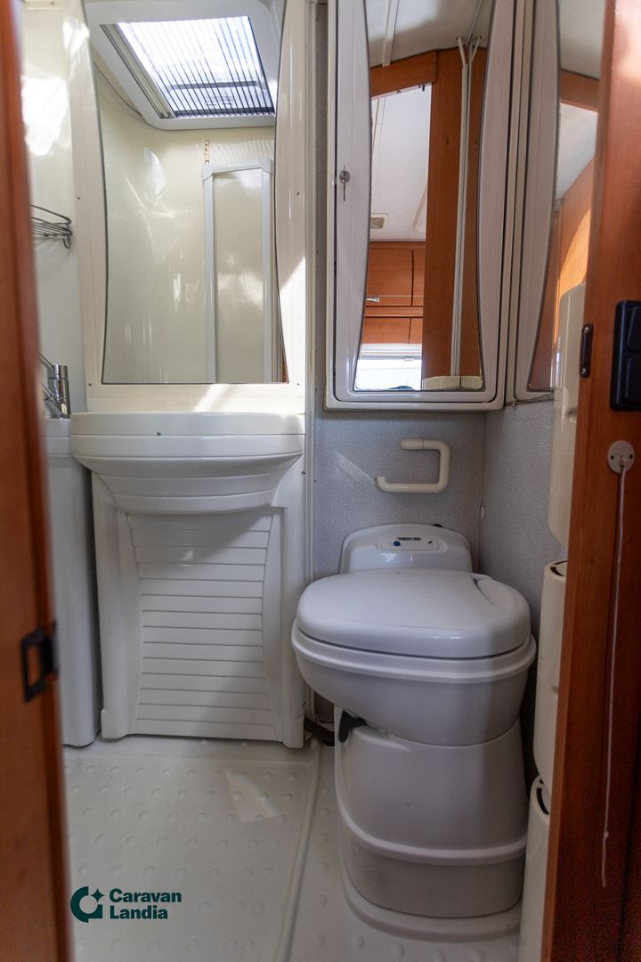 Lmc Liberty 6005 TI 313 CDI 130hv ** TRUMA, VETOKOUKKU, AURINKOPANEELI **, kuva 13