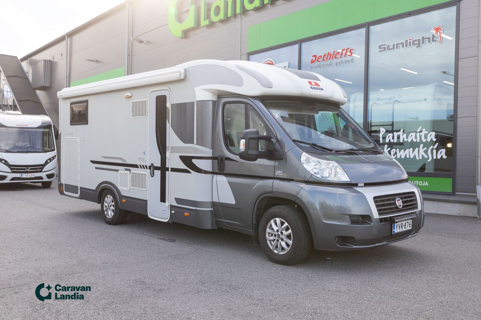 Adria Coral S 670SL Scandinavian edition 2.3 Mjet 130hv ** TRUMA TALVIPAKETTI, ERILLISVUOTEET, TODELLA SUOSITTU MALLI **, kuva 1