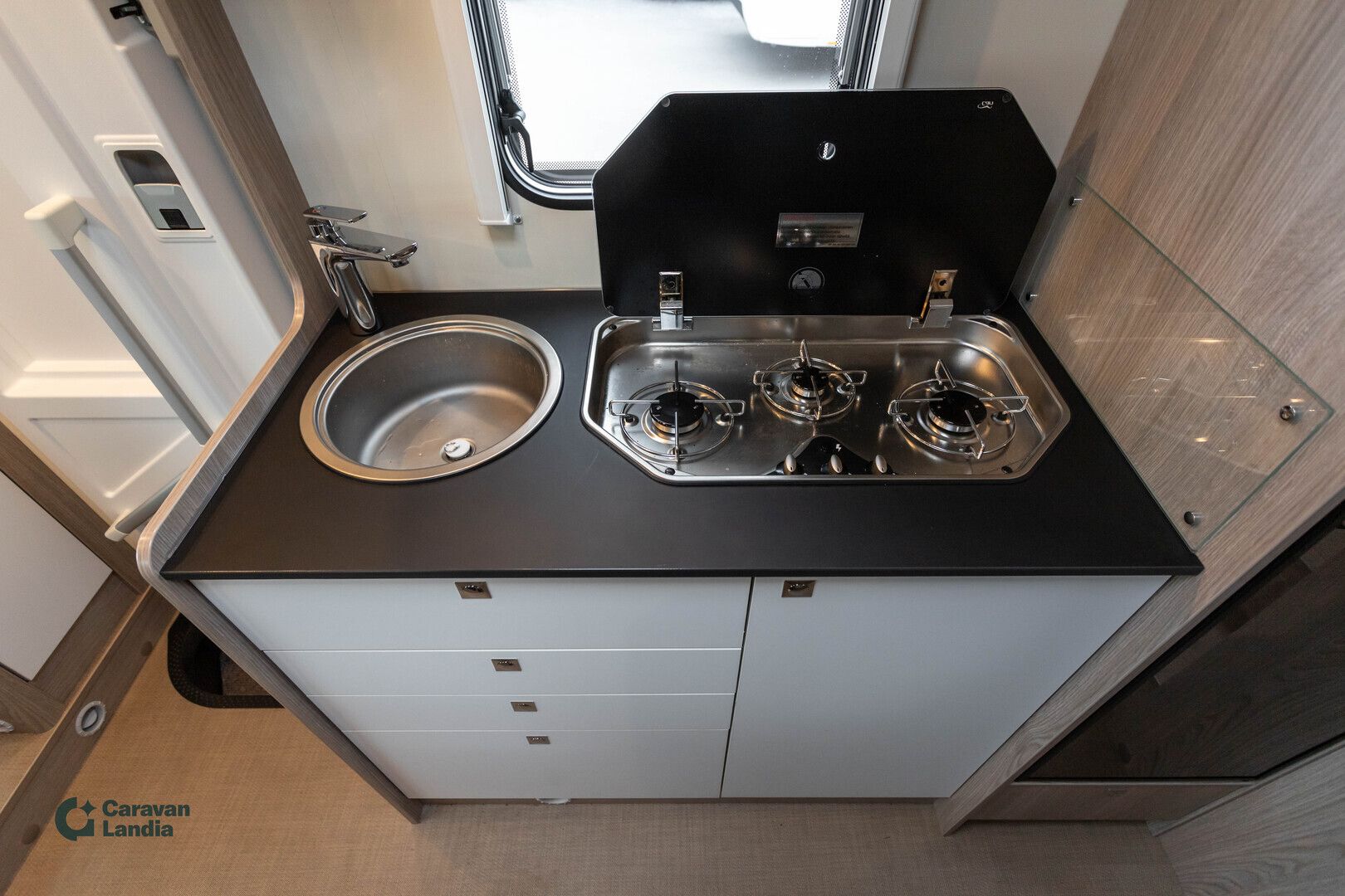 Burstner Lyseo Time T690 Skyline 2.2 Mjet 140hv ** TRUMA, ERILLISVUOTEET, MARKIISI **, kuva 10