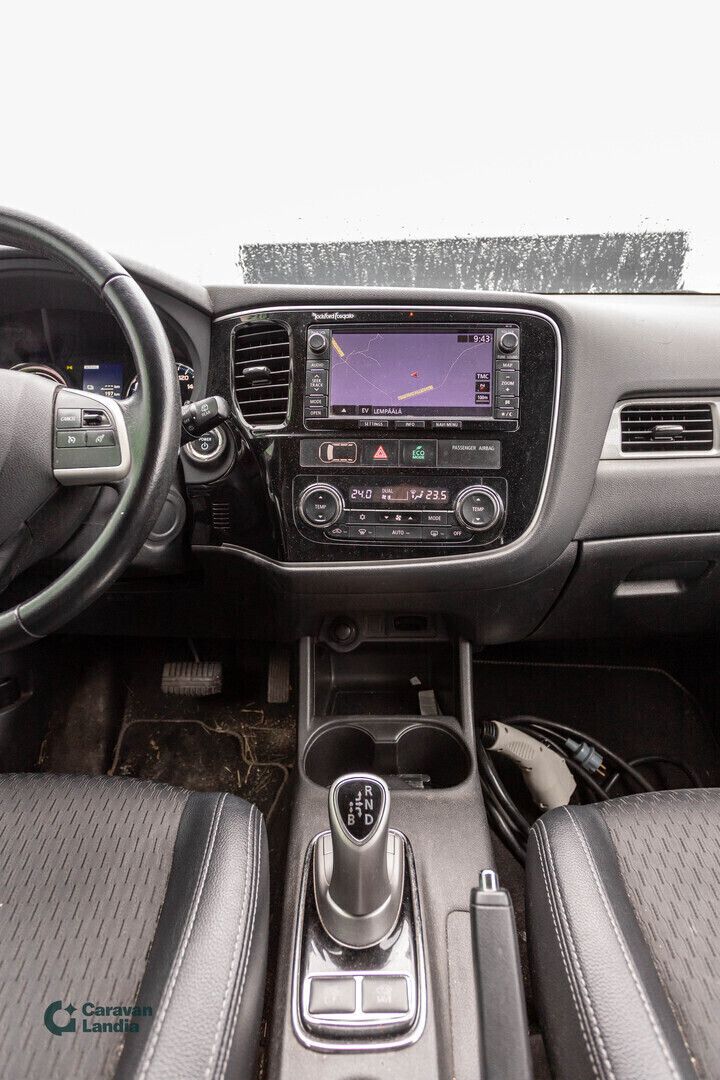 Mitsubishi Outlander PHEV 2.0 Intense Plus 4WD 5P ** Puolinahat / Peruutuskamera / Keyless / Rockford **, kuva 13