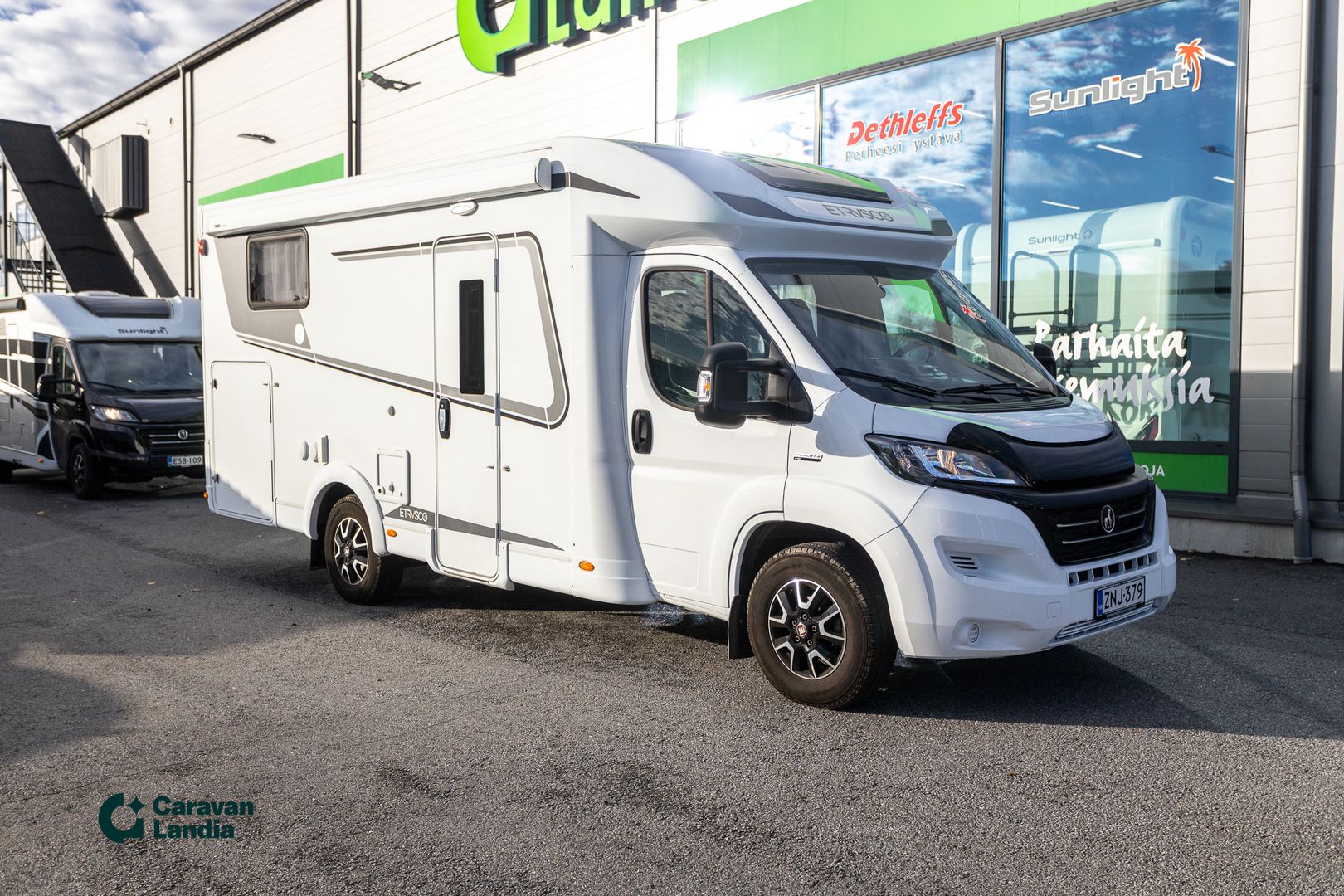 Etrusco T6900 SB 2.2 Mjet 140hv ** TRUMA (KAASU/SÄHKÖ), ERILLISVUOTEET, HUBBET LASKUVUODE, ILMASTOINTI **, kuva 1