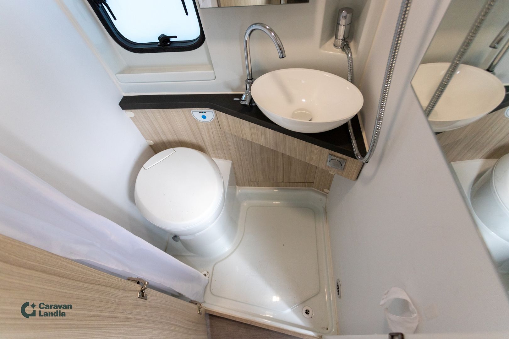 Adria Twin 640 SL 140hv **B-KORTTI, ERILLISVUOTEET, MARKIISI, P.KAMERA, PP-TELINE**, kuva 10