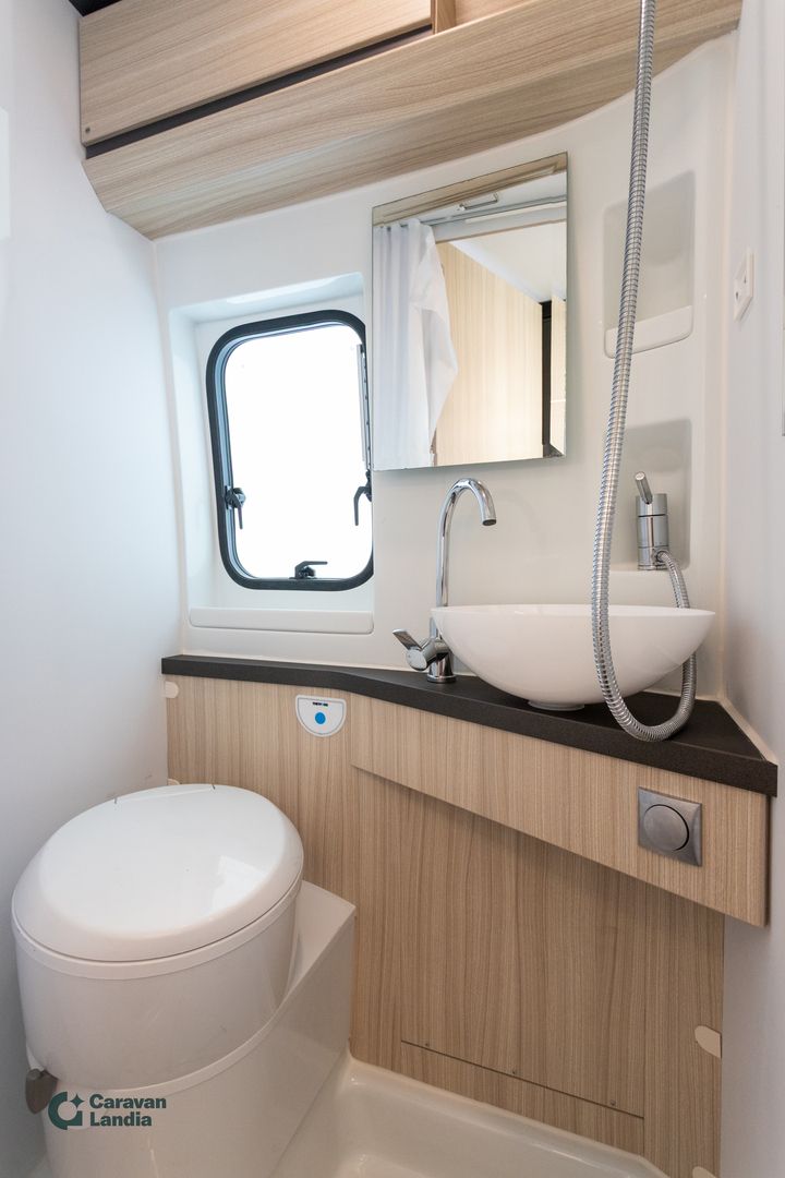 Adria Twin 640 SL 140hv **B-KORTTI, ERILLISVUOTEET, MARKIISI, P.KAMERA, PP-TELINE**, kuva 11