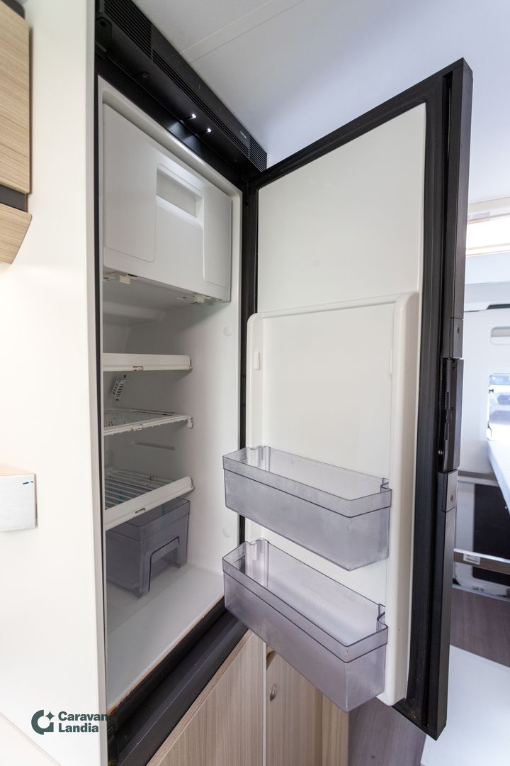 Adria Twin 640 SL 140hv **B-KORTTI, ERILLISVUOTEET, MARKIISI, P.KAMERA, PP-TELINE**, kuva 12