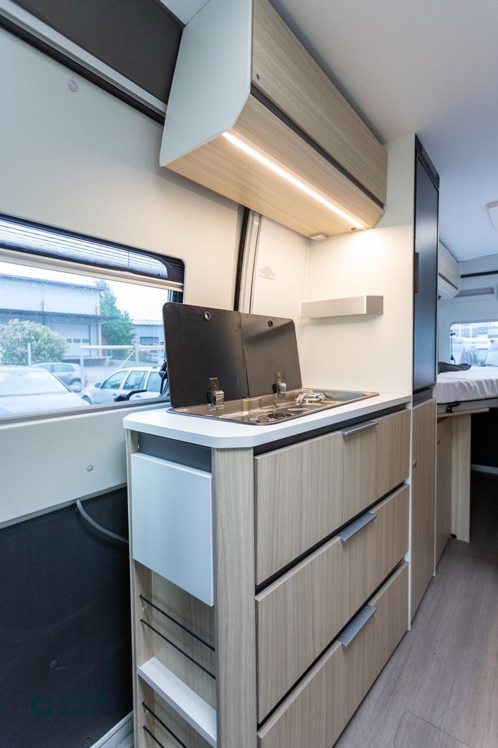 Adria Twin 640 SL 140hv **B-KORTTI, ERILLISVUOTEET, MARKIISI, P.KAMERA, PP-TELINE**, kuva 8