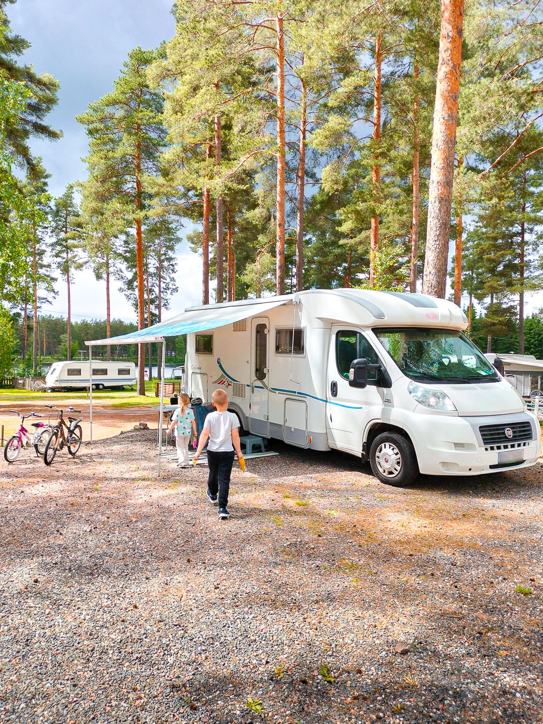 aallot-vaihtuivat-asfalttiin-veneesta-matkailuautoon.jpg