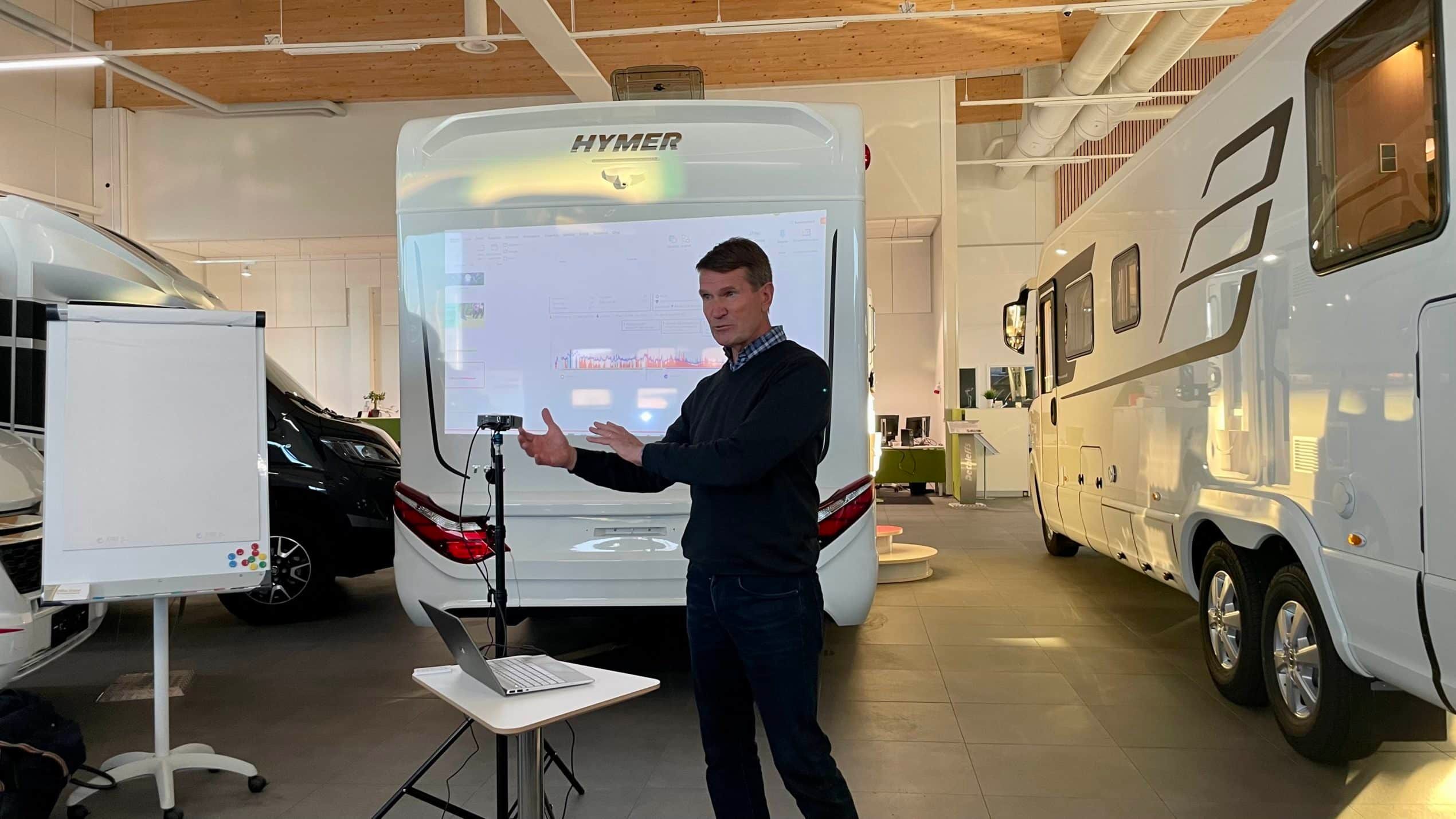 Erkka Westerlund pitämässä luentoa Caravanlandialla.